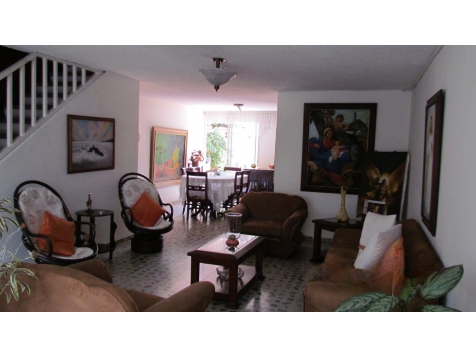 CASA UNIFAMILIAR PARA LA VENTA UBICADA EN CALASANZ