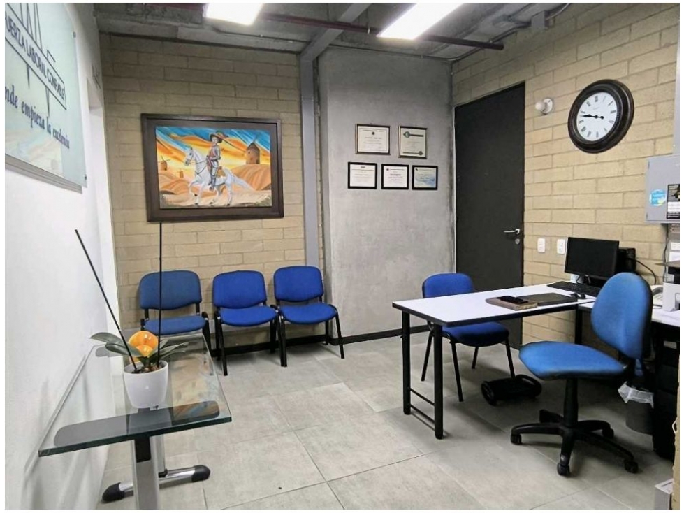 (V.I) OFICINA PARA LA VENTA UBICADO EN EL CENTRO EMPRESARIAL GUAYABAL