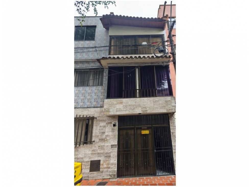 (V.I) CASA EN VENTA 3 NIVELES UBICADA EN ENVIGADO SECTOR LA MAGNOLIA
