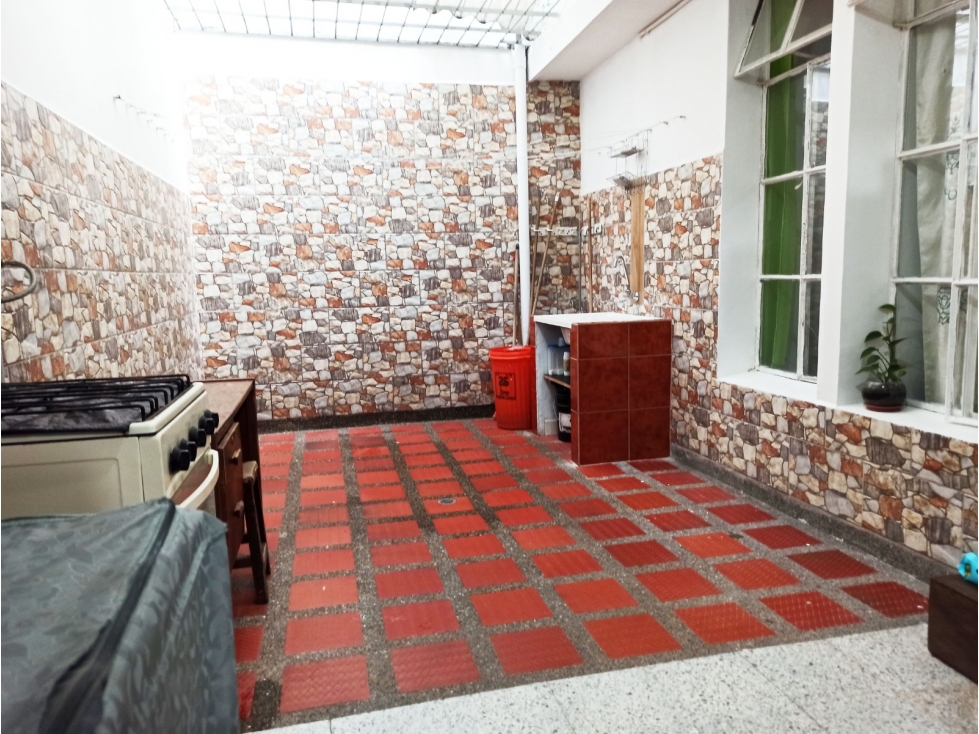 (V.I) CASA EN VENTA AL FRENTE DE LA ESTACIÓN DEL METRO DE SAN JAVIER — foto 5