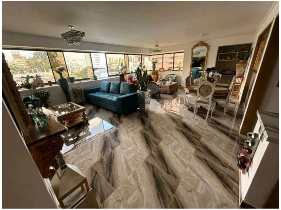 VENTA DE APARTAMENTO REMODELADO EN EL CENTRO DE MEDELLÍN