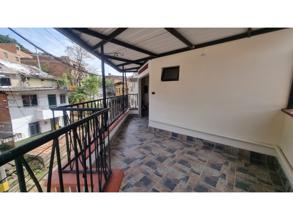 (V.I) CASA EN VENTA UBICADA EN MEDELLIN SECTOR SALVADOR
