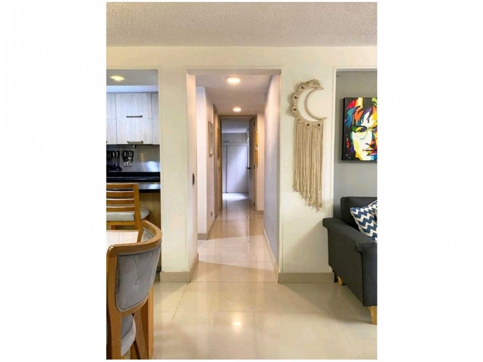 (V.I) AMPLIO APARTAMENTO EN VENTA UBICADO EN LOMA DE LOS BERNAL