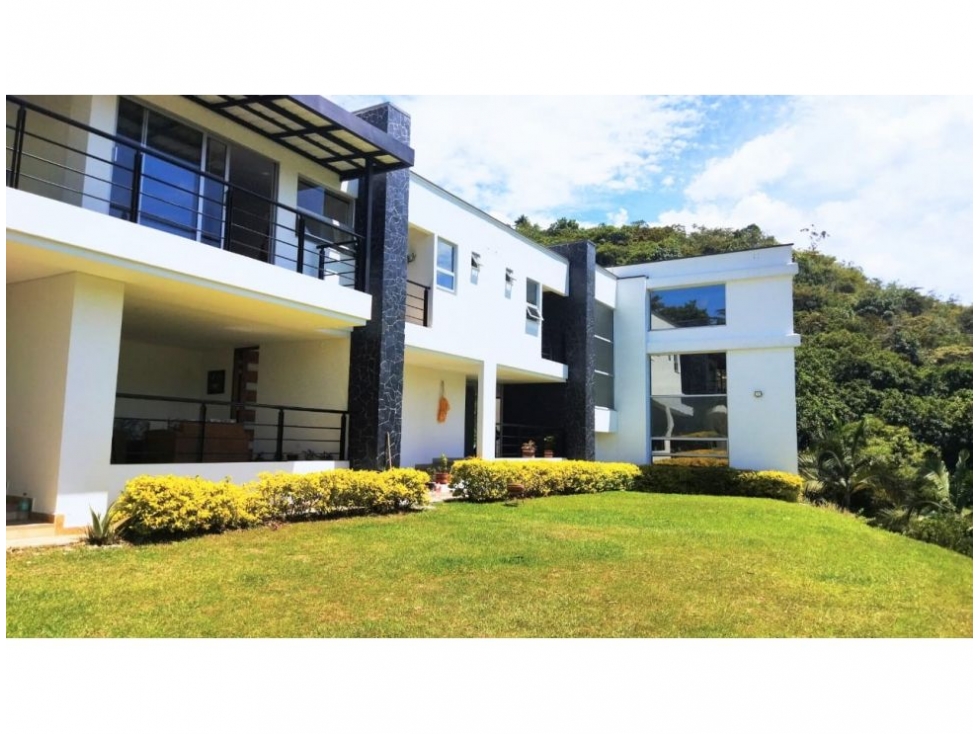 HERMOSA CASA FINCA EN VENTA UBICADA EN COPACABANA UNIDAD CERRADA - 1