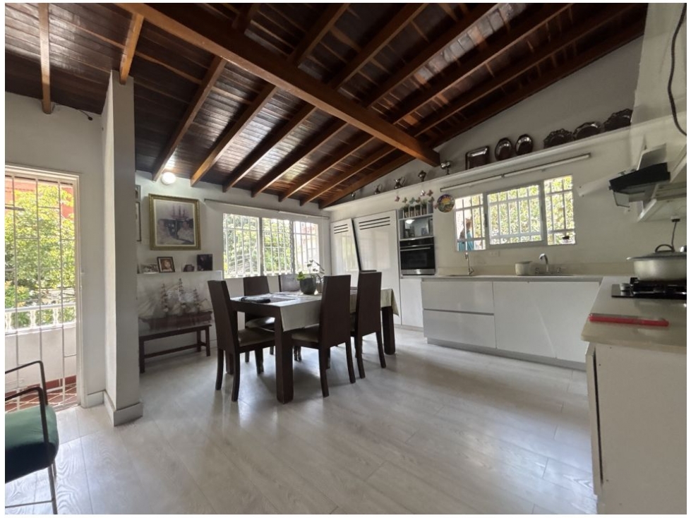 (V.I) CASA DE DOS NIVELES PARA LA VENTA UBICADA EN LAURELES — foto 3