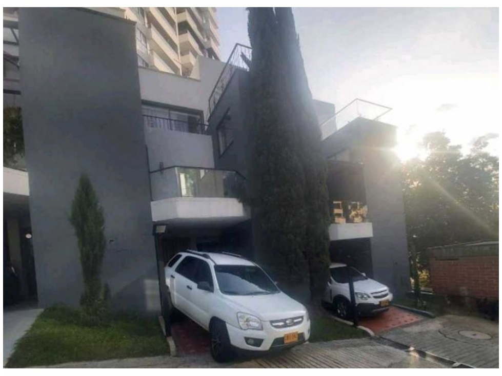 CASA DE VARIOS NIVELES EN VENTA EL POBLADO