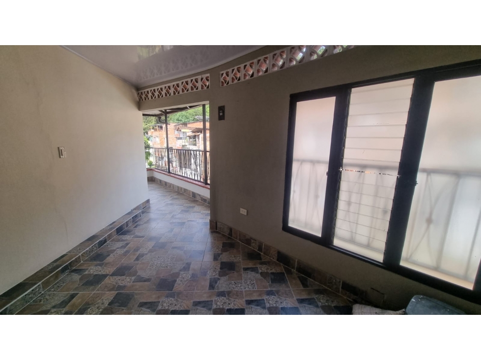 (V.I) CASA EN VENTA UBICADA EN MEDELLIN SECTOR SALVADOR — foto 4