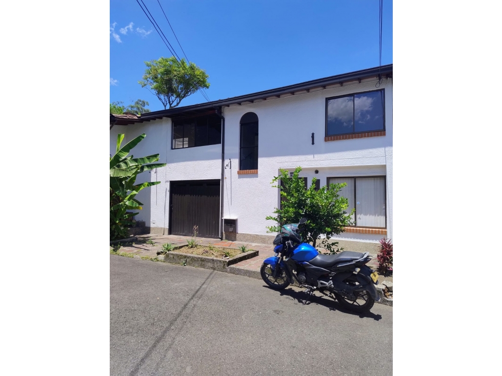 (V.I) CASA UNIFAMILIAR PARA LA VENTA ENVIGADO VALLEJUELOS