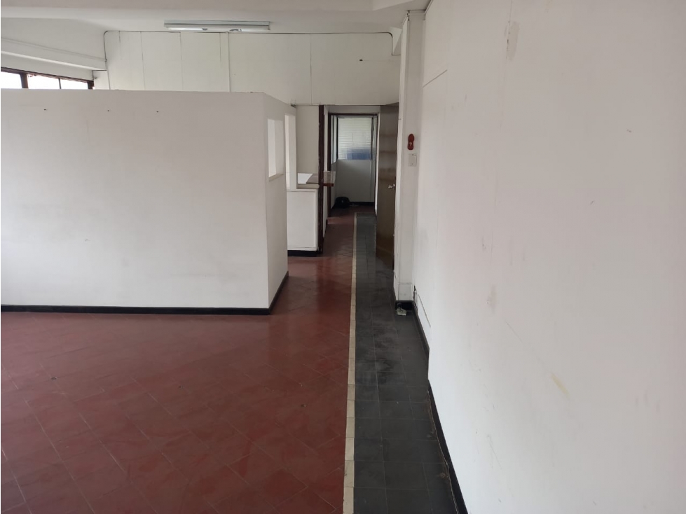 BODEGA U OFICINA EN VENTA SECTOR CENTRO DE MEDELLÍN — foto 2
