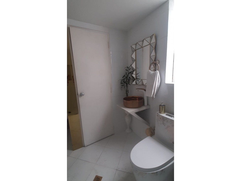 CASA DE DOS NIVELES EN VENTA LA CASTELLANA — foto 5