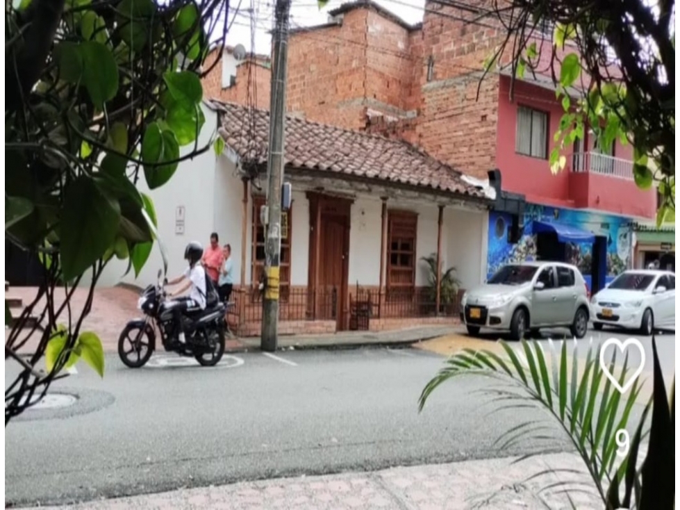 CASA LOTE PARA INVERSIONISTAS, CONSTRUCTORES UBICADA EN ENVIGADO