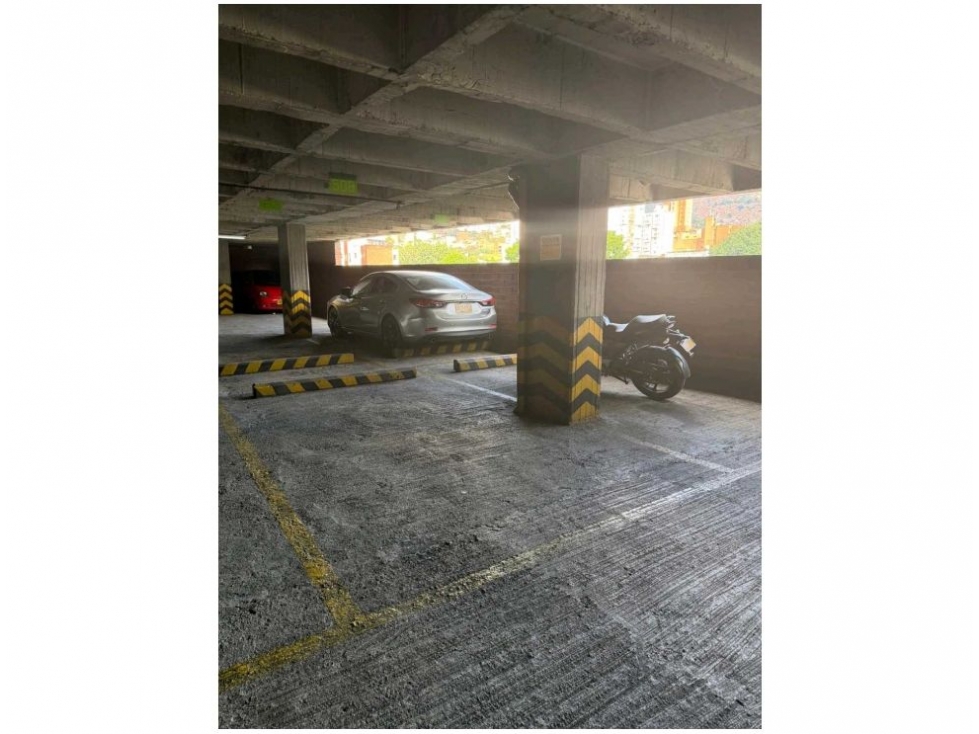 (V.I) PARQUEADERO EN VENTA CENTRO DE MEDELLIN EN EDIFICIO RESIDENCIAL - 3