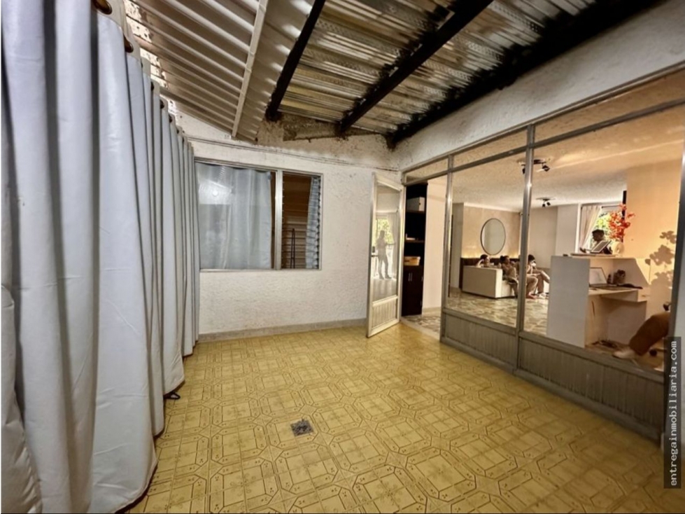 (V.I) AMPLIO APARTAMENTO PARA LA VENTA UBICADO EN LAURELES — foto 3