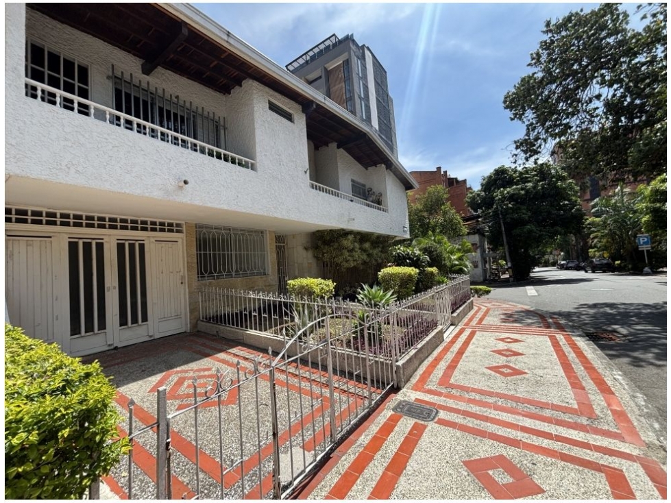 (V.I) CASA DE DOS NIVELES PARA LA VENTA UBICADA EN LAURELES — foto 2