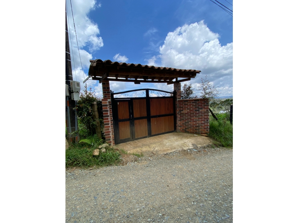 HERMOSA CASA FINCA EN VENTA GUARNE, VEREDA YOLOMBAL — foto 2