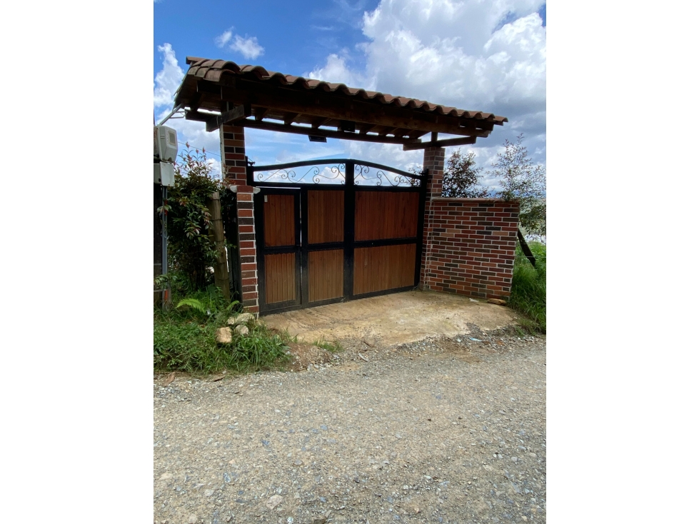 HERMOSA CASA FINCA EN VENTA GUARNE, VEREDA YOLOMBAL — foto 3