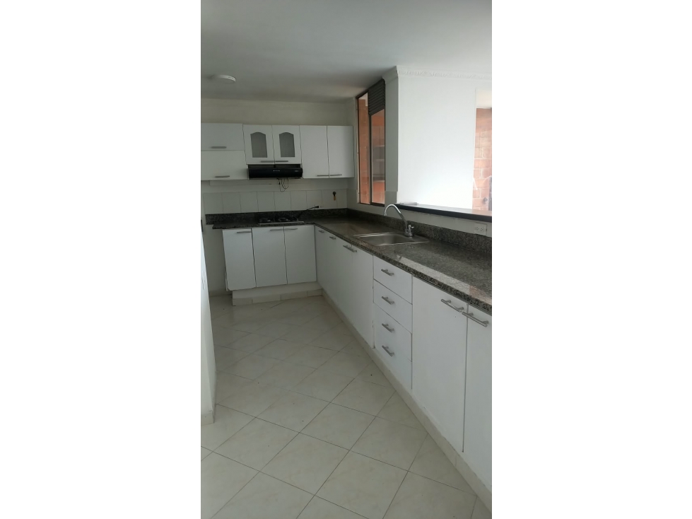 APARTAMENTO EN VENTA UBICADO EN LA LOMA DE LOS BERNAL