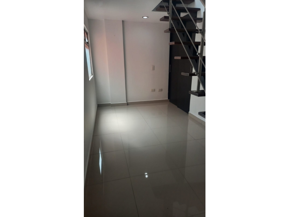 APARTAMENTO DÚPLEX EN VENTA LAURELES, LA CONSOLATA — foto 2