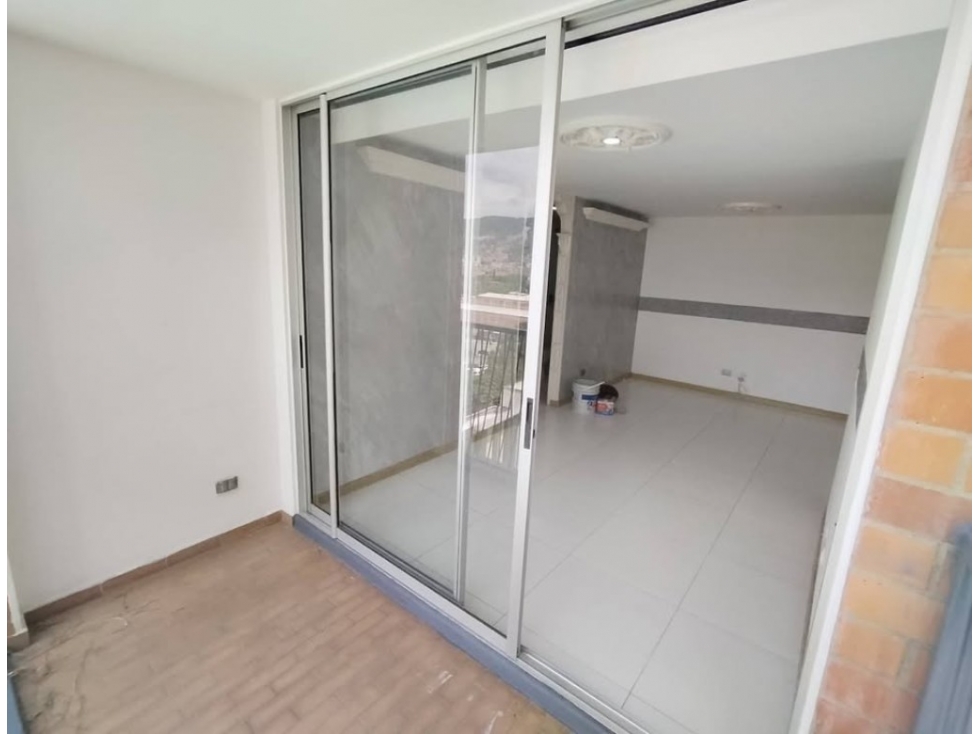 APARTAMENTO EN SECTOR PLANO UBICADO EN SABANETA PARA LA VENTA — foto 3
