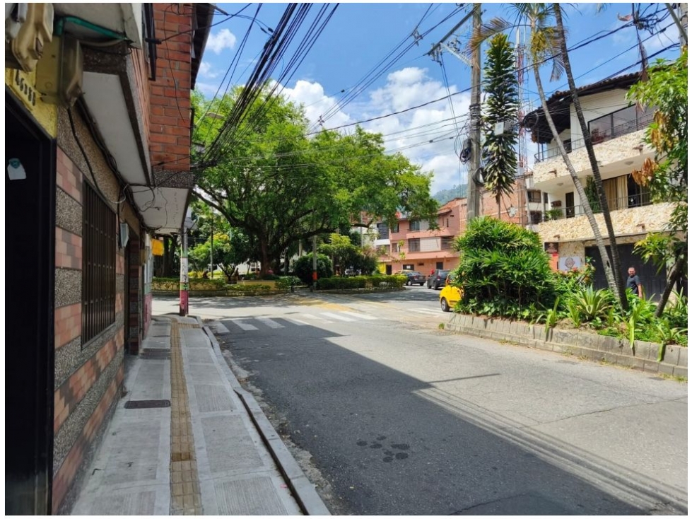 AMPLIA CASA ENVIGADO BARRIO  PRIMAVERA EN ESQUINA — foto 3