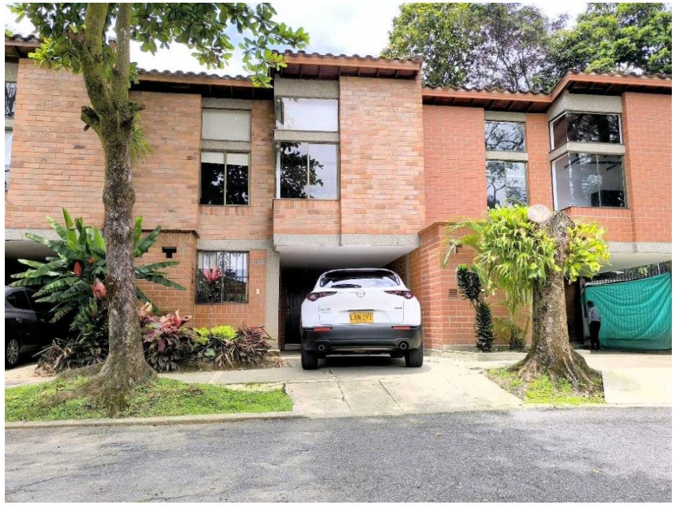 CASA UNIFAMILIAR EN VENTA EN ENVIGADO, LOMA DEL ESCOBERO