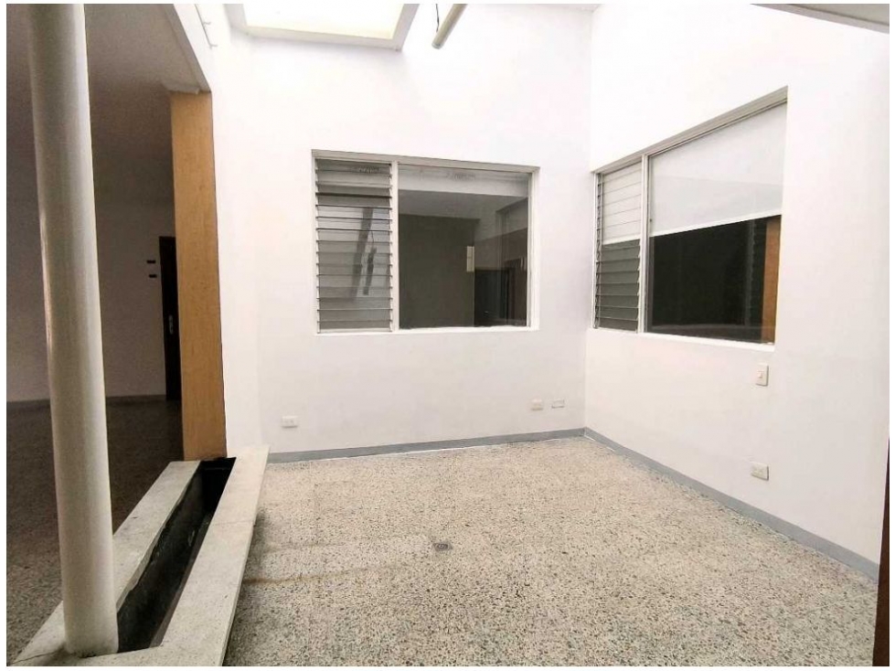 (V.I) AMPLIO APARTAMENTO PARA LA VENTA UBICADO EN LAURELES — foto 3