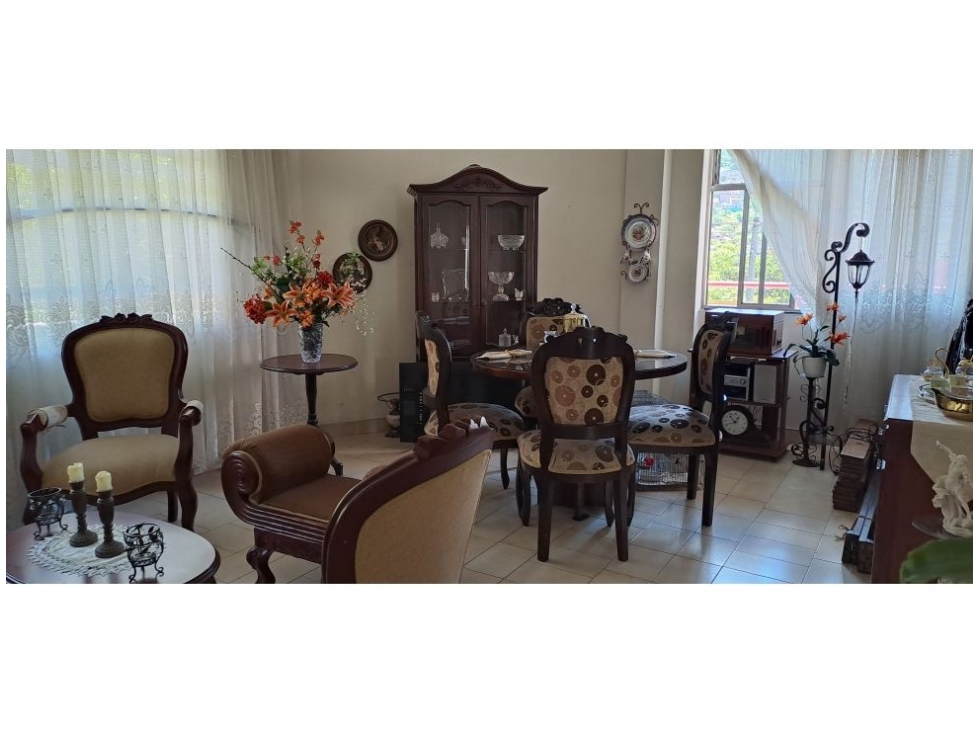 AMPLIO APARTAMENTO CASA, ITAGUI CENTRO BARRIO OBRERO EDIFICIO PH