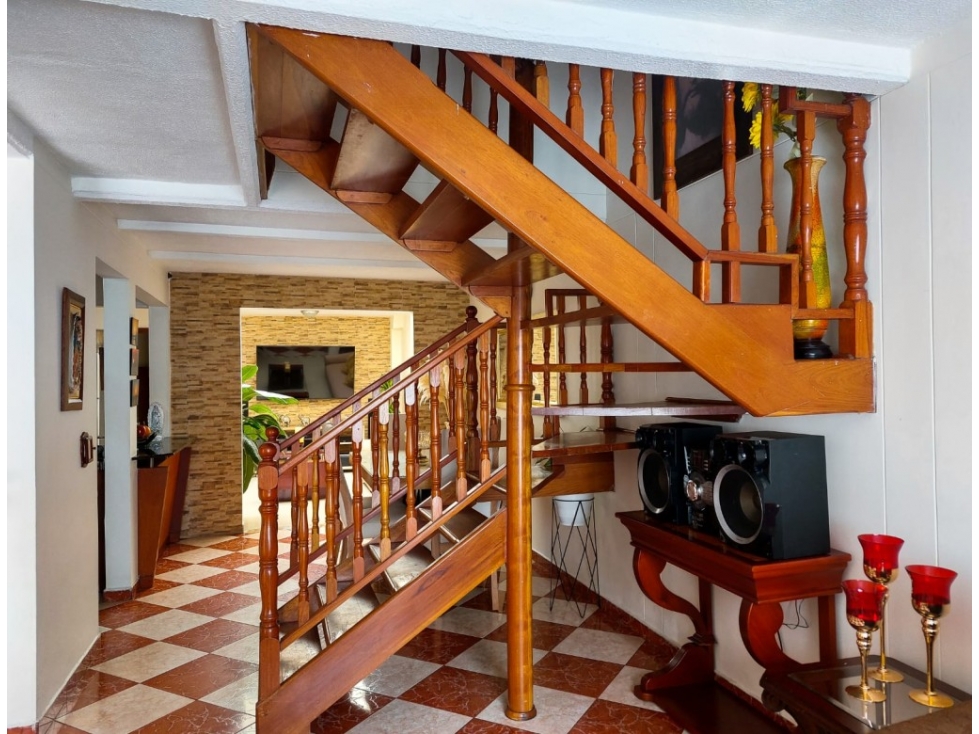 CASA EN VENTA INDEPENDIENTE Y EN EXTERIOR ENVIGADO, MILÁN