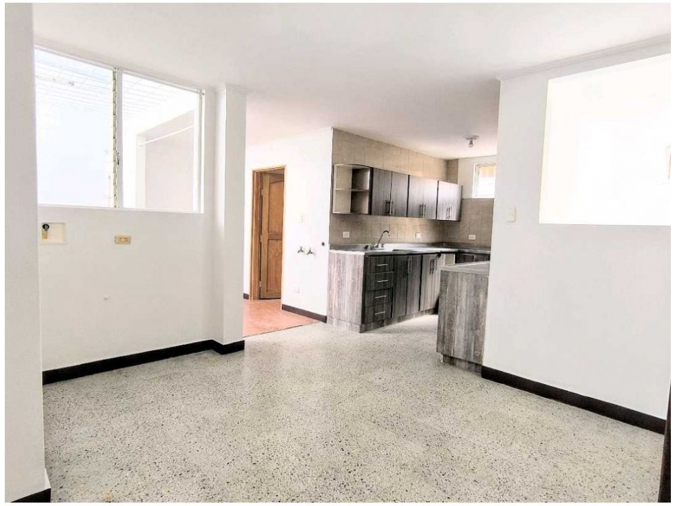 (V.I) AMPLIO APARTAMENTO PARA LA VENTA UBICADO EN LAURELES — foto 4