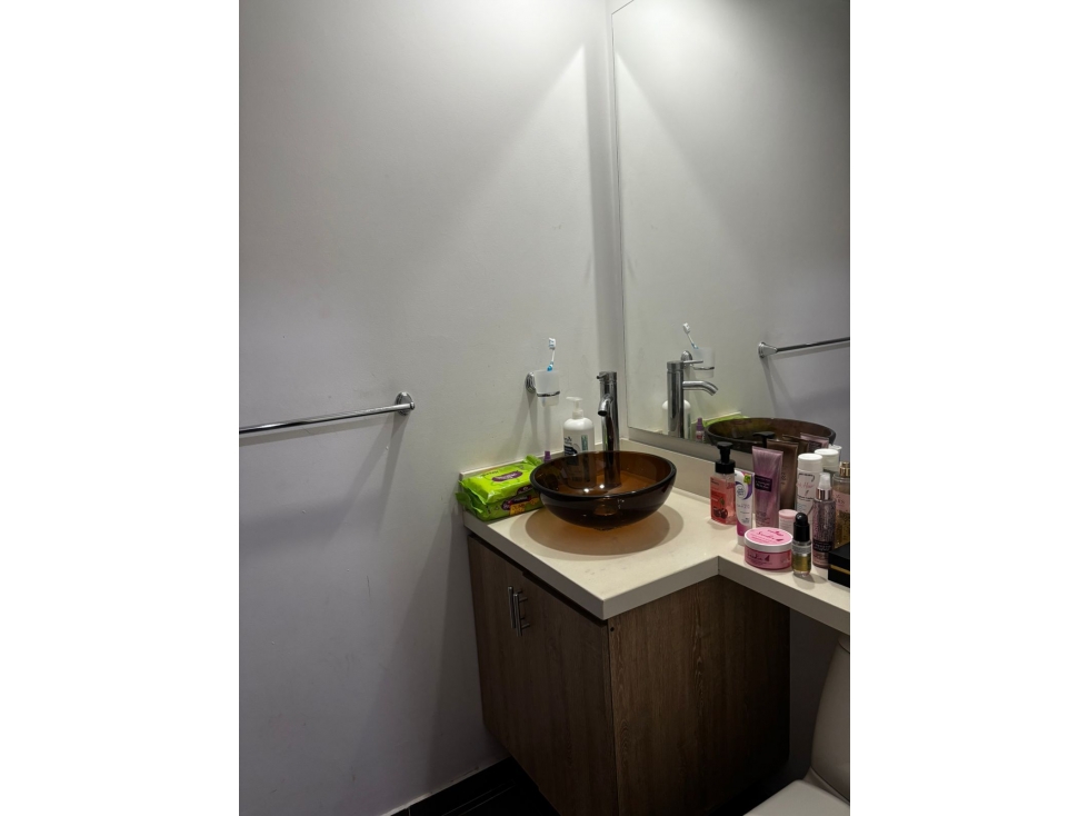 APARTAMENTO PARA LA VENTA UBICADO EN EL SECTOR LA LOMA DEL BERNAL — foto 6