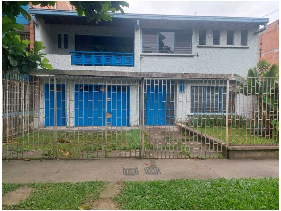 CASA DE DOS NIVELES EN VENTA, DE MEDIA MIXTURA EN LA CASTELLANA