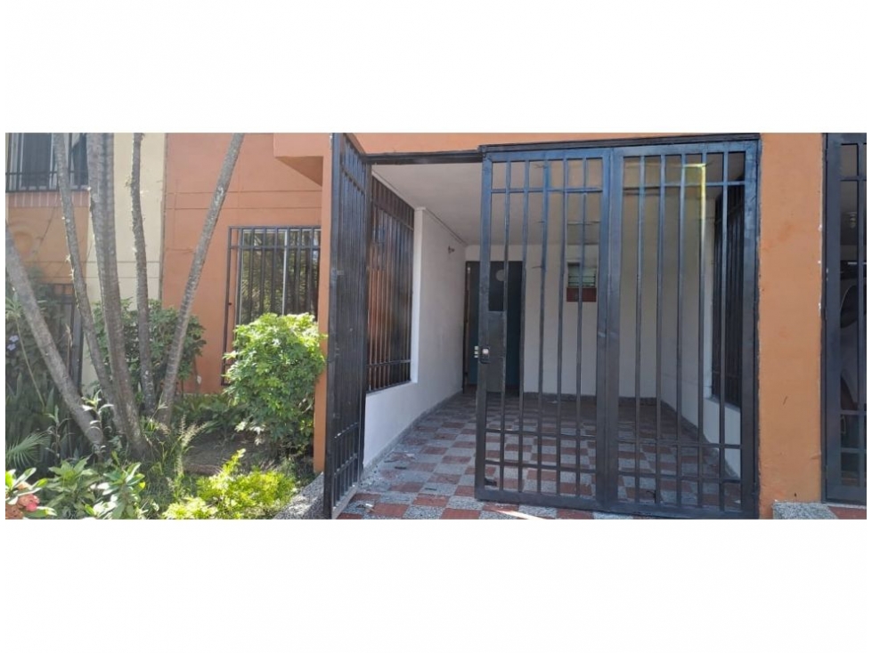 CASA EXTERNA DE DOS (2) NIVELES EN VENTA ENVIGADO