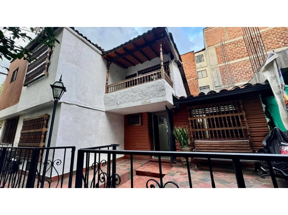 CASA DE 2 NIVELES EN VENTA ENVIGADO ALCALA EN BOULEVARD