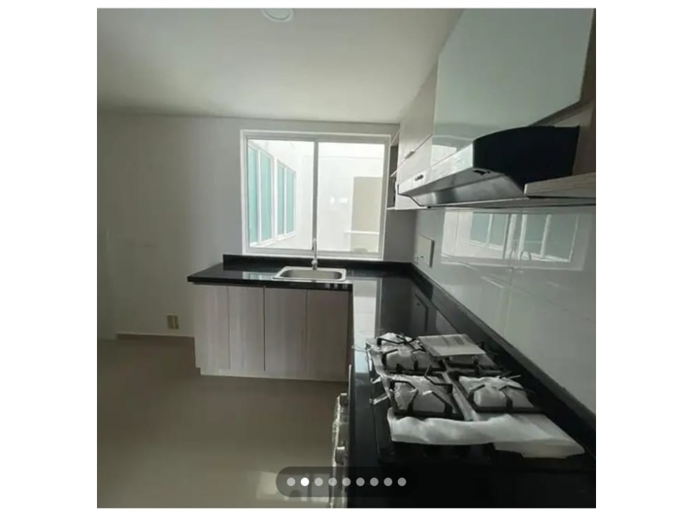 SE ARRIENDA HERMOSO APARTAMENTO DE 3 HABITACIONES EN CIELO MAR — foto 2
