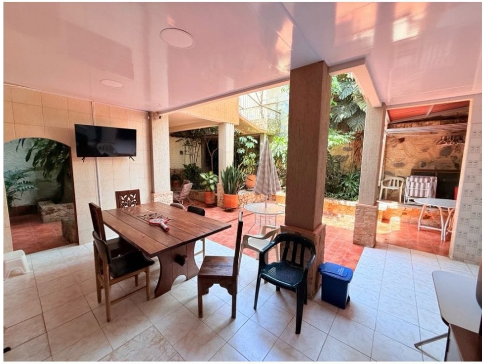 SE ALQUILA CASA EN MIRAFLORES, SUR CENTRAL DE CALI 665.
