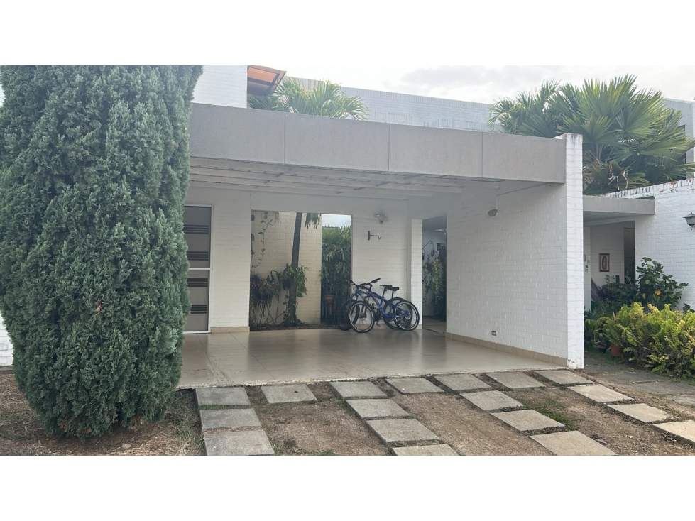 VENTA DE CASA EN EL CASTILLO, JAMUNDI 675.