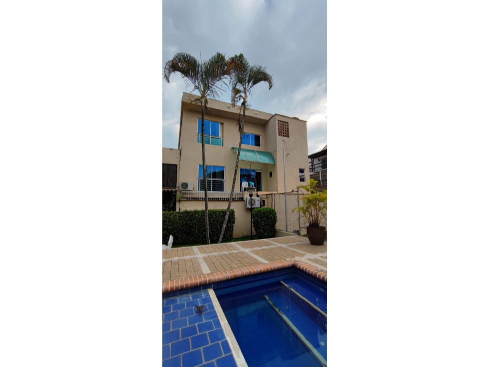 Venta casa en condominio en La Hacienda, Sur de Cali 100.