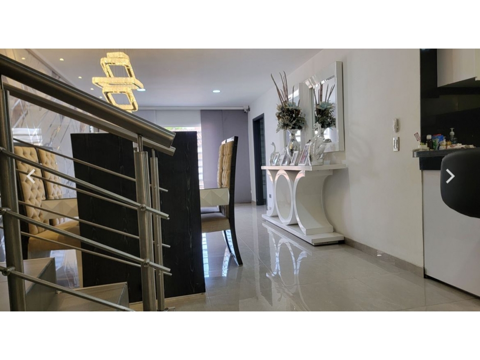 VENTA DE CASA EXTERNA EN PRIMERO DE MAYO, SUR CENTRAL 591. - 2