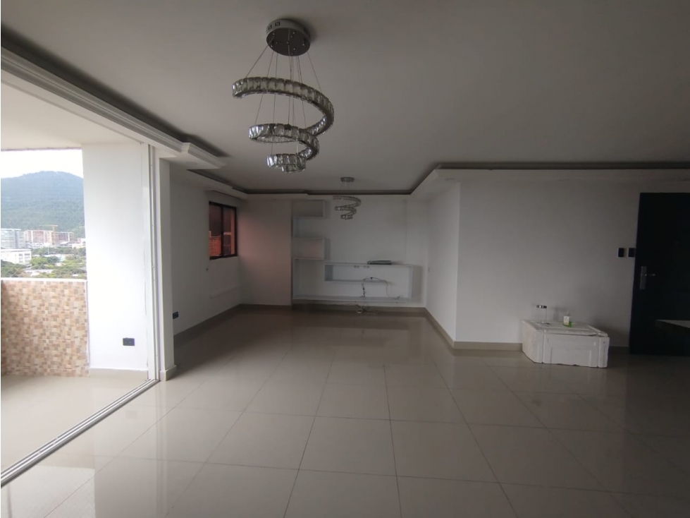 SE VENDE APARTAMENTO EN PRADOS DEL NORTE, NORTE DE CALI 674.