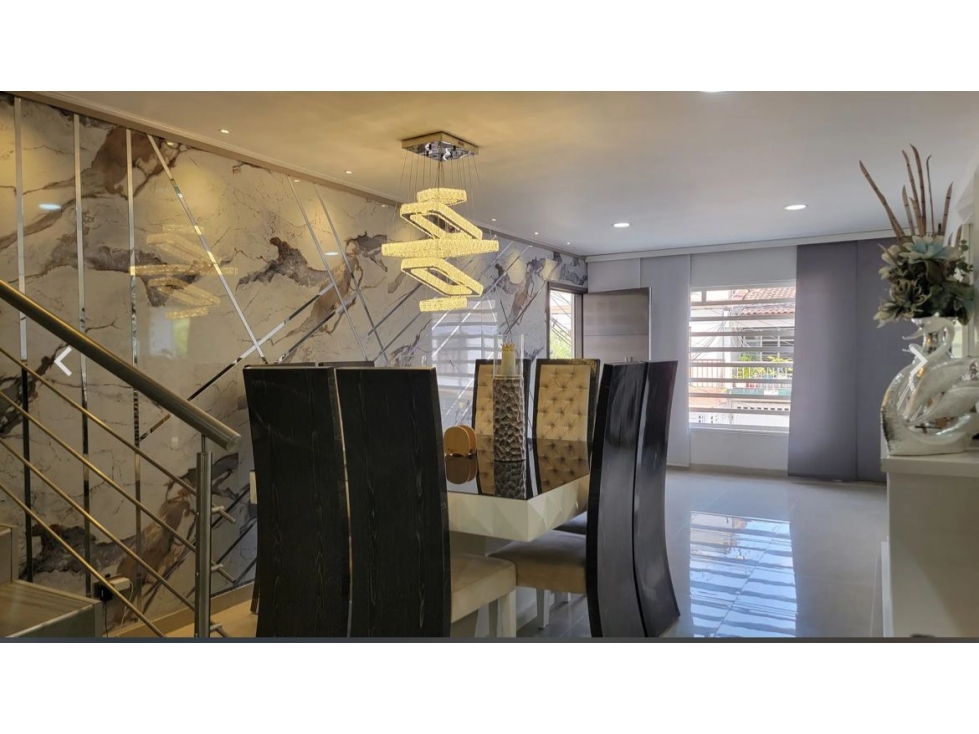 VENTA DE CASA EXTERNA EN PRIMERO DE MAYO, SUR CENTRAL 591. - 3