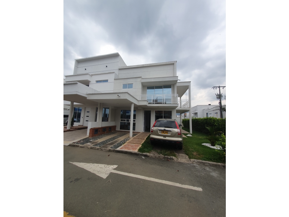 Venta de casa en condominio las Mercedes, jamundi 300.c