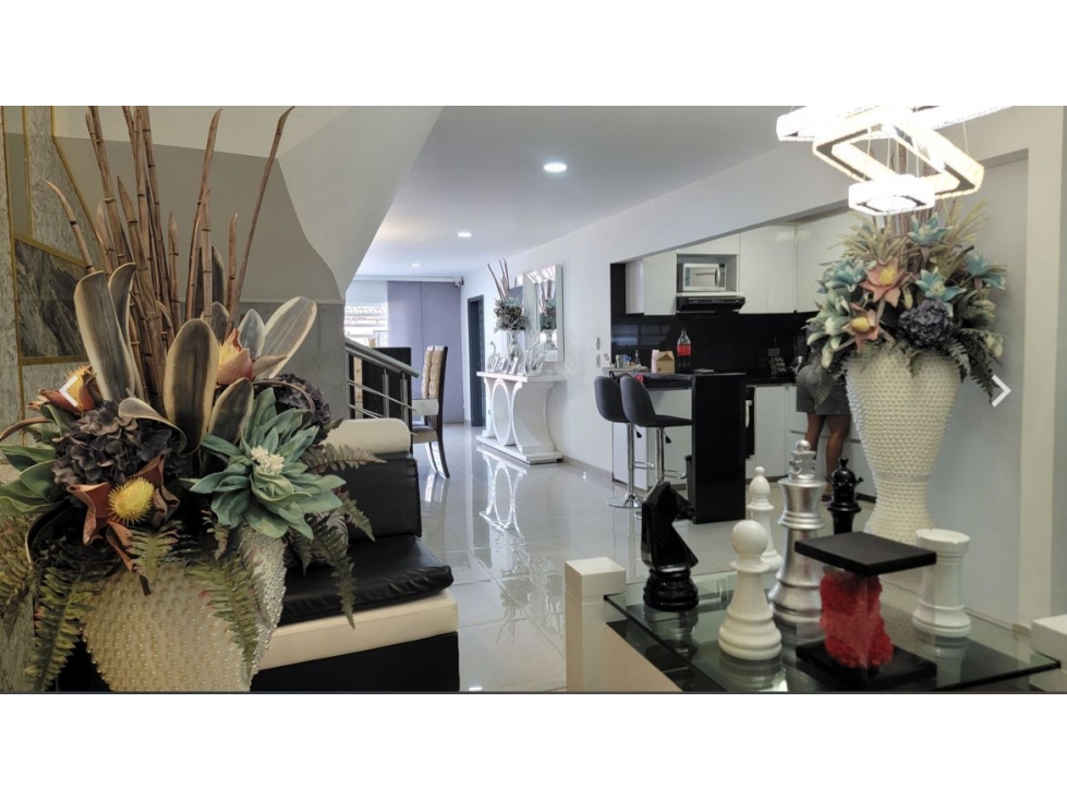 VENTA DE CASA EXTERNA EN PRIMERO DE MAYO, SUR CENTRAL 591. - 6