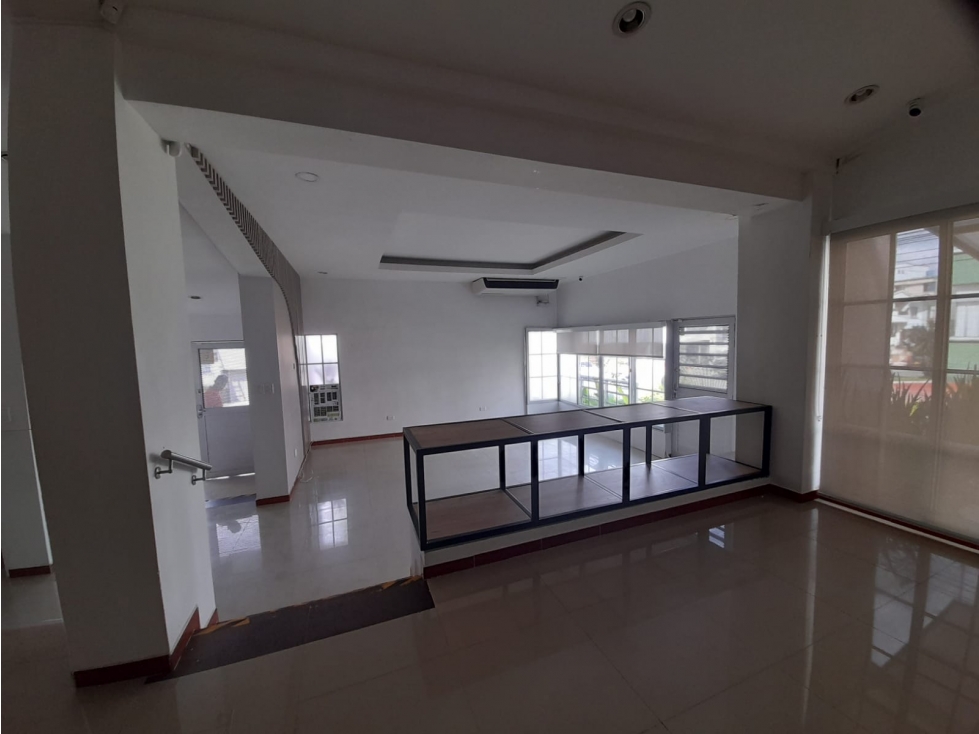 VENDO CASA USO COMERCIAL, SECTOR NORTE.
