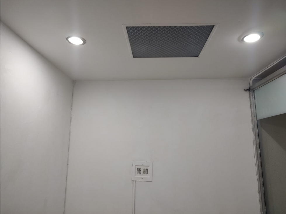 VENDO LOCAL COMERCIAL SECTOR CENTRO - 1