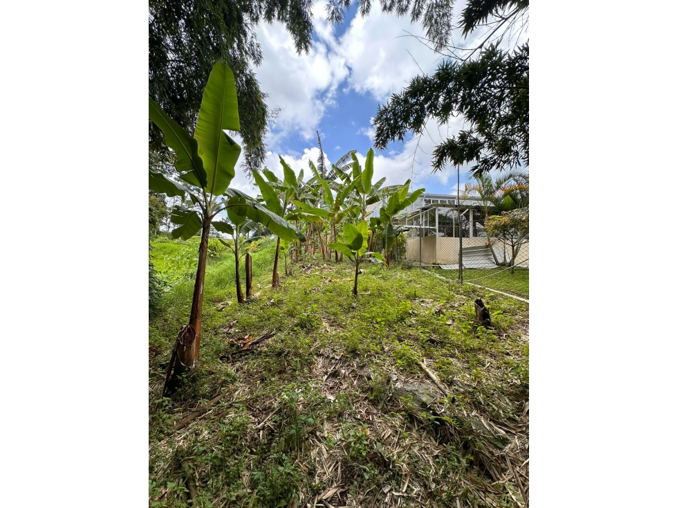 VENDO CASA CENTENARIO