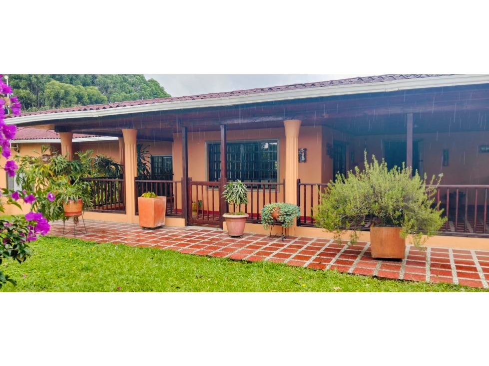 VENTA O RENTA HERMOSO CHALET EN FILANDIA - 1