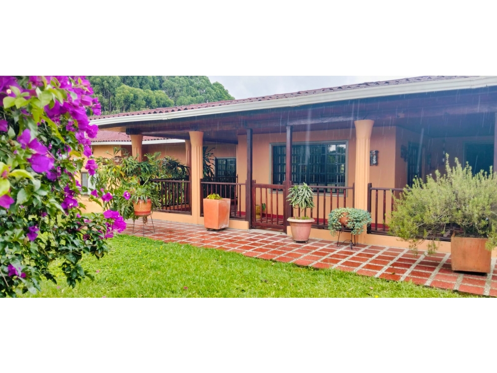 VENTA O RENTA HERMOSO CHALET EN FILANDIA - 2
