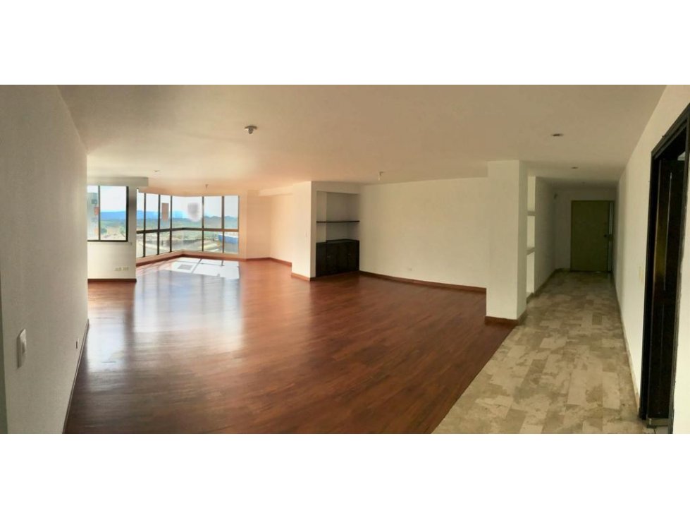 Apartamento con excelentes áreas - 1