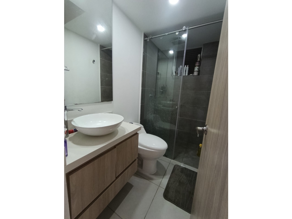 VENDO HERMOSO APTO EN LA AVENIDA CENTENARIO — foto 2