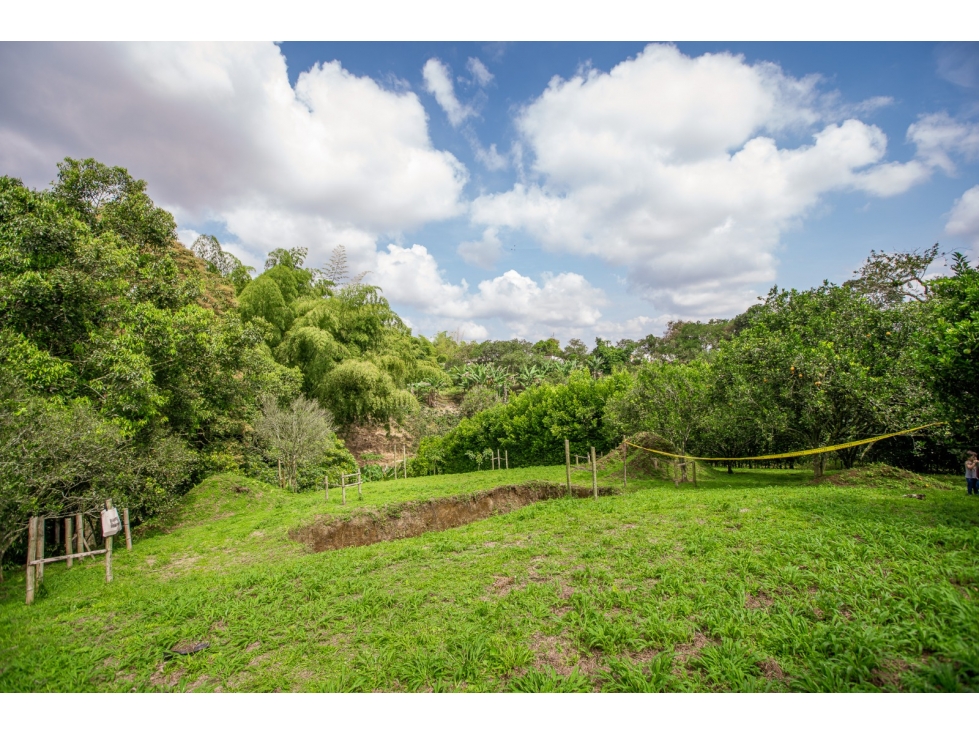 VENDO ESPACIOSO LOTE VÍA LA TEBAIDA — foto 2